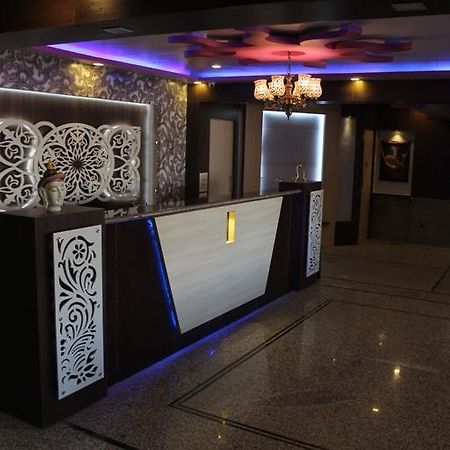 Hotel Pink Shark Sikar Kültér fotó